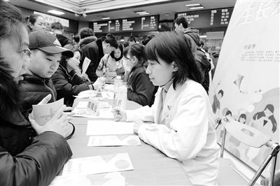 蘭州大學(xué)第一醫(yī)院舉行“新年！新高度！”兒童保健義診活動(dòng)