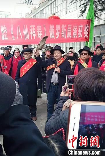 甘肅非遺民間文學(xué)“春官說(shuō)詩(shī)”傳承人宅家上網(wǎng)“說(shuō)鄉(xiāng)情”