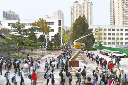 陽(yáng)光無限好 正是讀書時(shí)——寫在甘肅省大中小學(xué)生全面返校復(fù)課之際