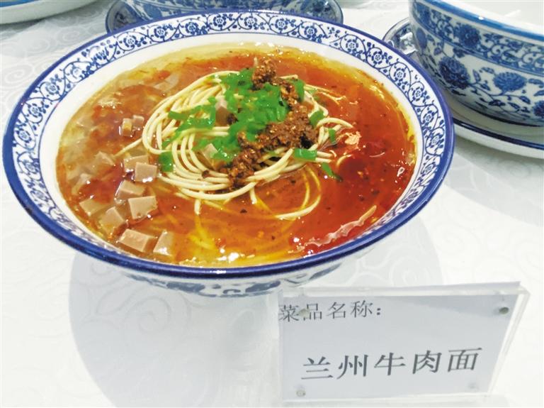 品香茗吃美食 還能K歌跳舞 “環(huán)西部火車游”專列爽得很！
