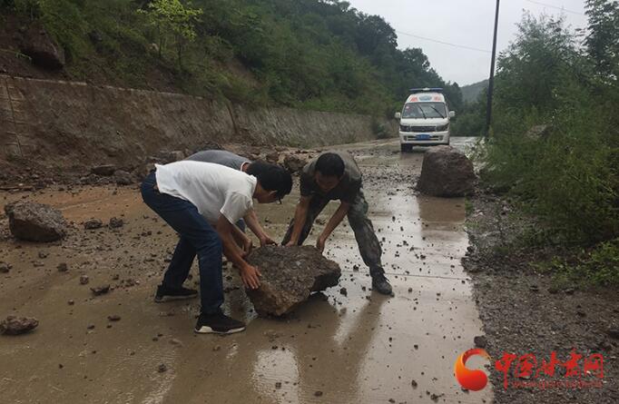 康縣長壩鎮(zhèn)：鏟車、120合力“逆行”救援群眾  