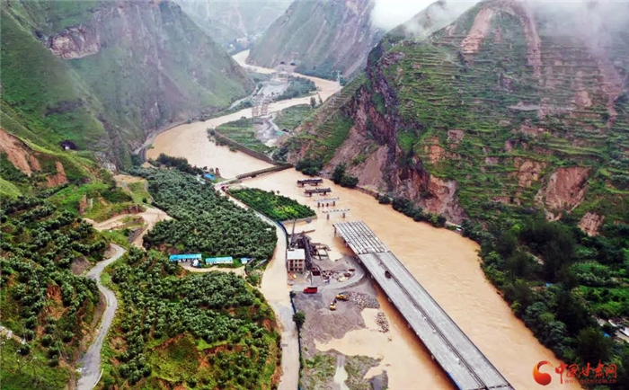 甘肅3地遭遇持續(xù)強(qiáng)降雨 “藏青藍(lán)”奮戰(zhàn)一線防汛搶險（組圖）