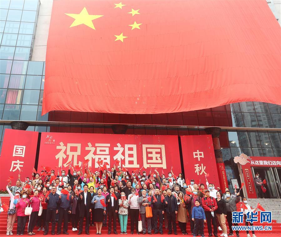 (新華全媒頭條·圖文互動)(8)流動中國折射復(fù)蘇新氣象——透視“十一”黃金周