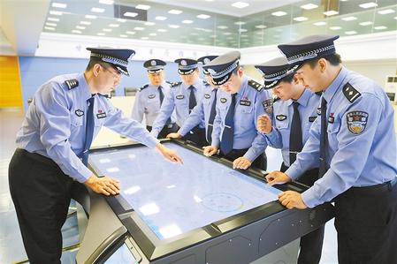 致敬！人民警察
