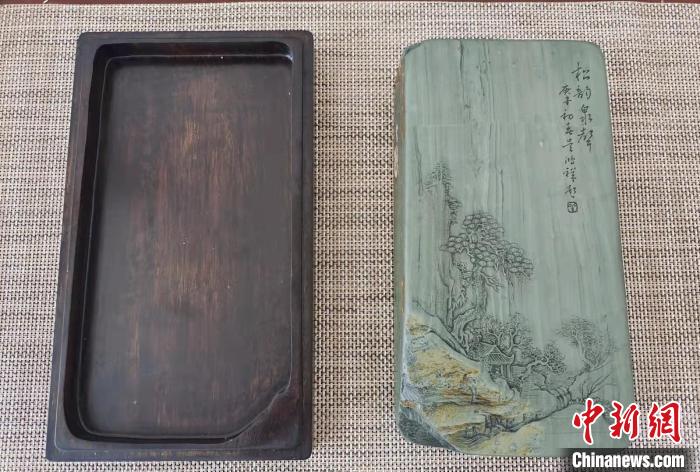 圖為盧保勝為提升洮硯文化內(nèi)涵，制作“一硯一銘、一盒一拓”成品展示?！堟?攝