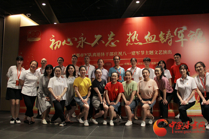 【蘭大新聞學(xué)子重走西北角】不變的軍旅情，不滅的舞臺夢——記原成都軍區(qū)政治部戰(zhàn)旗文工團國家一級演員楊思遠