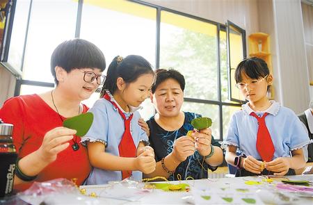蘭州新區(qū)推進“雙減”政策落地非寄宿制中小學不得在校內(nèi)設置食品小賣部、超市