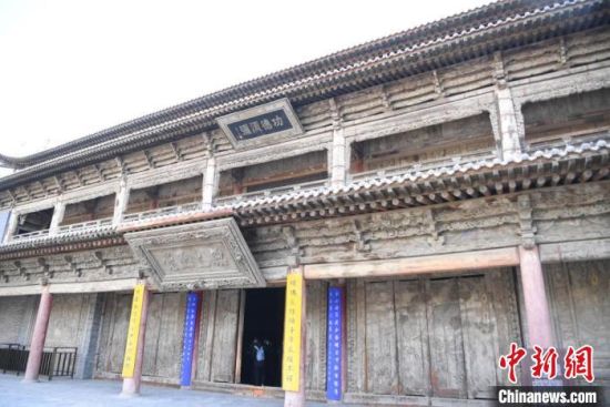 圖為張掖大佛寺建筑外圍?！钇G敏 攝