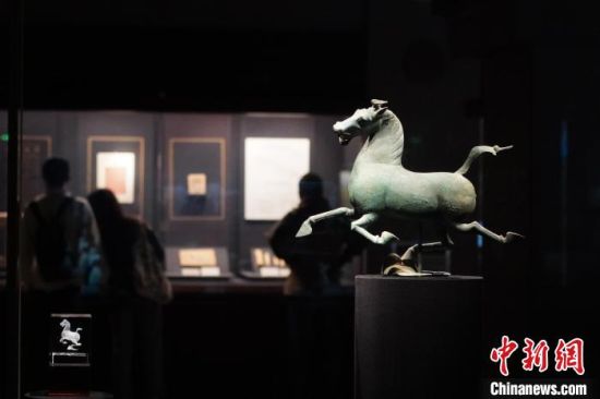 甘肅省博物館展出的“銅奔馬”。