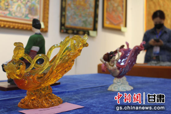 圖為敦煌飛天造型的作品。徐雪 攝