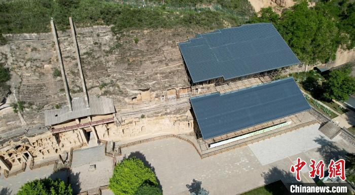 圖為航拍視角下的北石窟寺?！“瑧c龍 攝