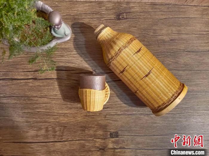 圖為竹編暖壺套。(資料圖) 甘肅省非遺保護(hù)中心供圖