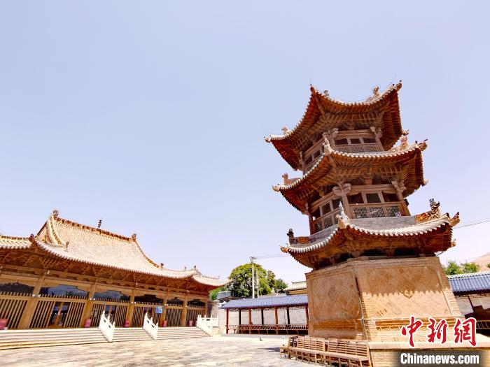 圖為阿河灘清真寺局部。　張?zhí)砀?攝