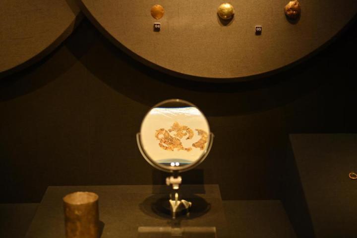 張家川縣馬家塬車輿博物館展陳的馬家塬遺址出土的金飾。李亞龍 攝　