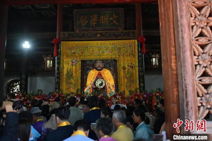 6月21日，2024(甲辰)年公祭中華人文始祖伏羲大典在甘肅天水舉行，來(lái)自海峽兩岸及港澳地區(qū)約500人現(xiàn)場(chǎng)共祭中華人文始祖伏羲。中新社記者 李亞龍 攝