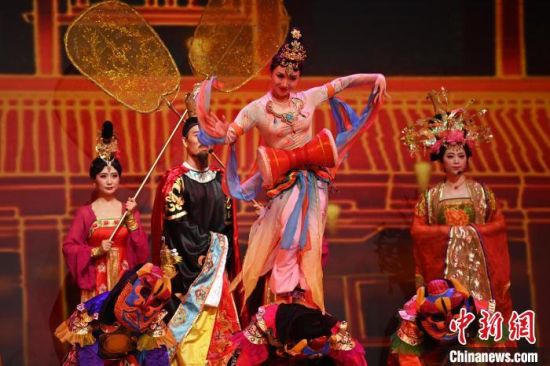 2023年第六屆敦煌文博會(huì)期間，系列演藝上演。(資料圖)李亞龍 攝