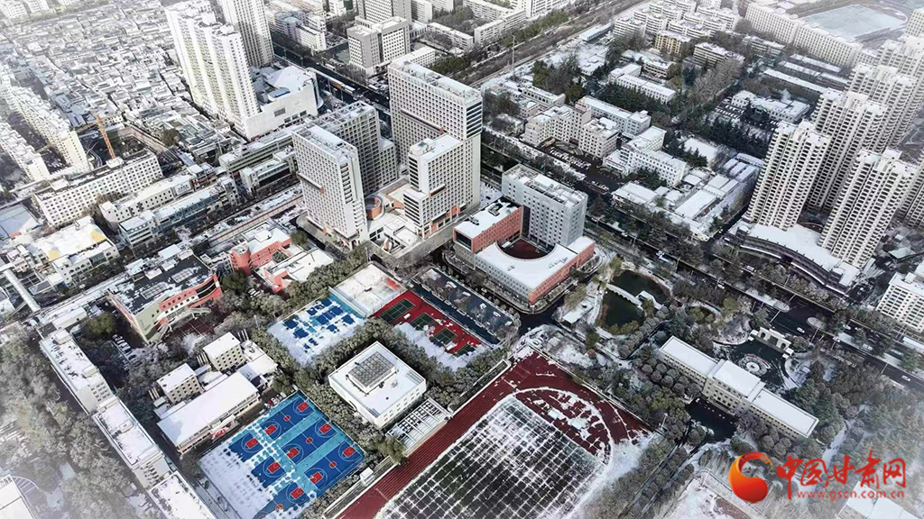 在甘肅，遇見一場高校的初雪
